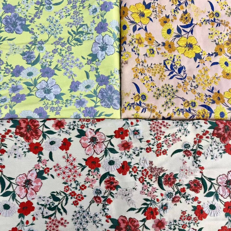 Vintage Sewing Textile - Красная ткань с мелким цветочным жаккардовым