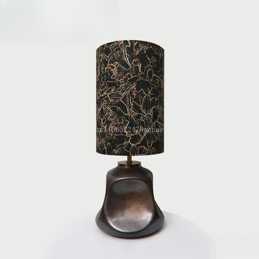 Century Textile & Sewing Supply Photos - Настольная лампа из позолоченной ткани Liberty: